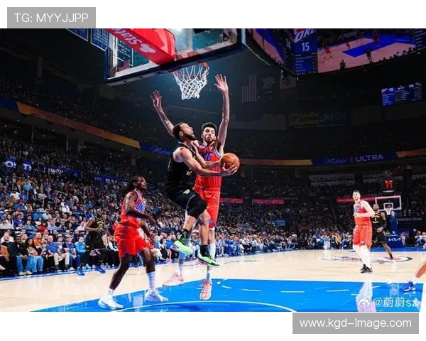 科内特防守犯规拉倒沃特金斯 裁判回看判定恶意犯规